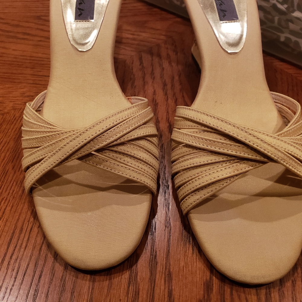 New Women's Vivan Mustard Yellow Sequined Fabric Wedge Sandals Size 9